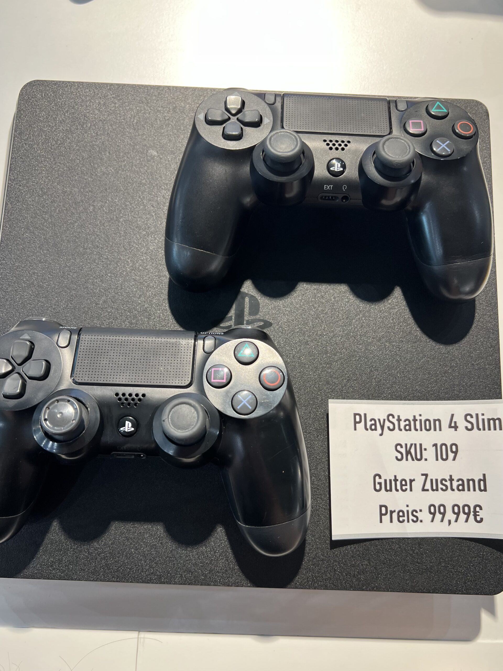 PlayStation 4 Slim – Bild 2